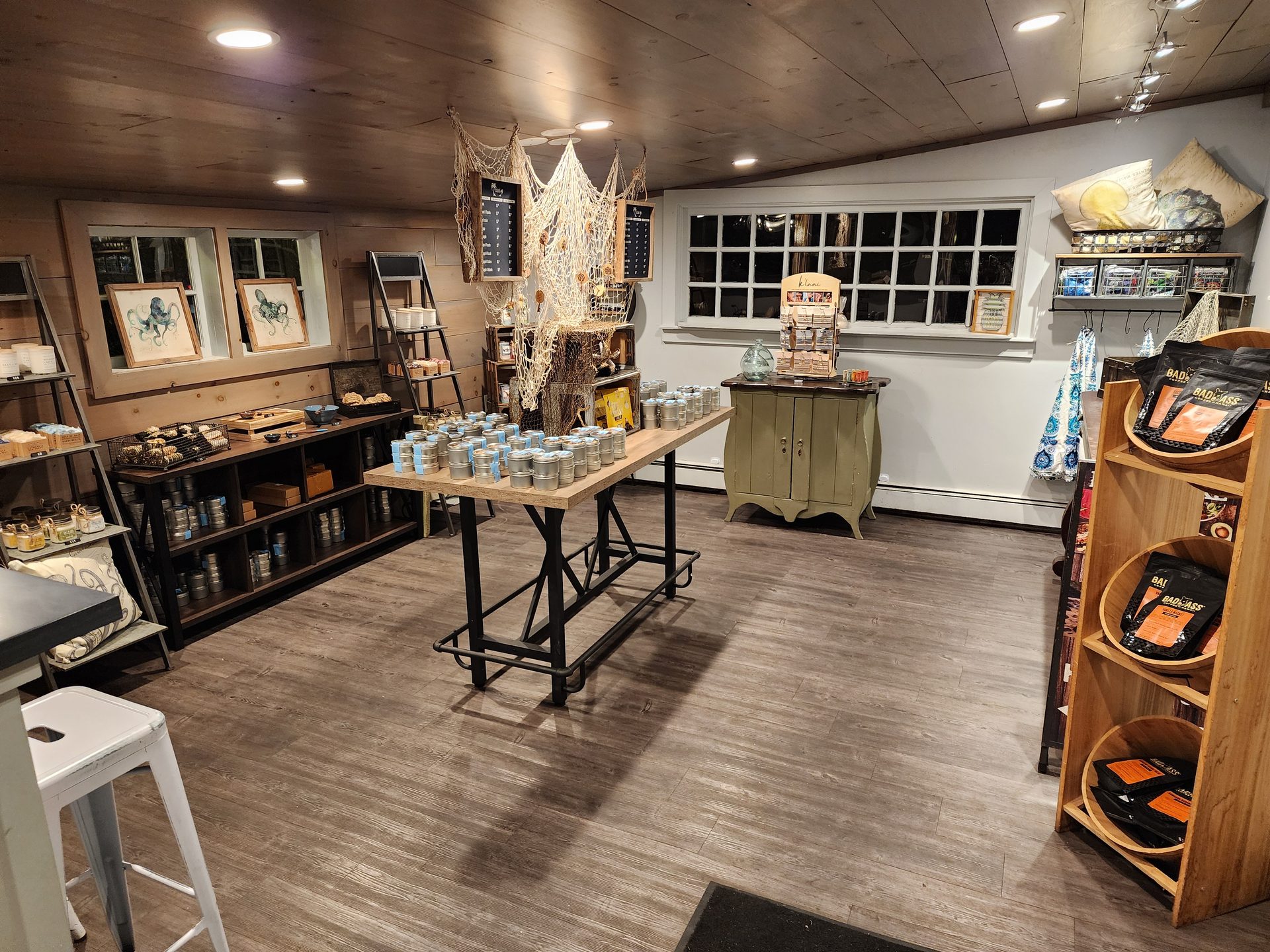 Hawaiian Gifts & Coastal Finds