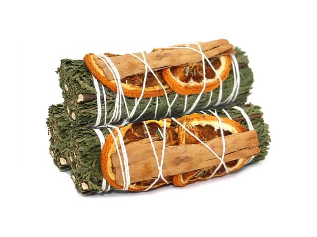 Cedar, Orange & Cinnamon Smudge Stick Bundle (4 in.).